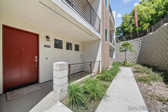 8188 Golden Ave, Lemon Grove CA: https://media.crmls.org/mediaz/5eda9742-497d-4749-a6a7-d6cf361fc247.jpg