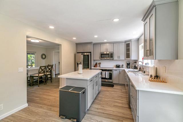 2739 Saint Giles Lane, Mountain View CA: https://media.crmls.org/mediaz/5edab42a-23fa-45eb-9962-f15aaacaadb1.jpg