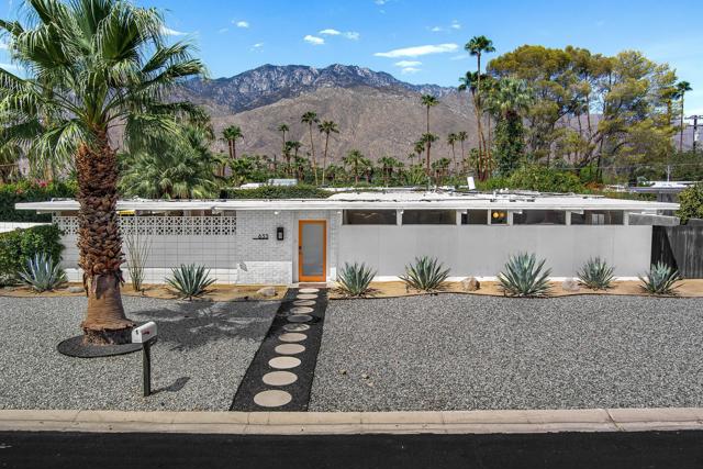 633 S Canon Drive, Palm Springs CA: https://media.crmls.org/mediaz/5edb89db-811d-4cd1-b23e-e202c249bad0.jpg