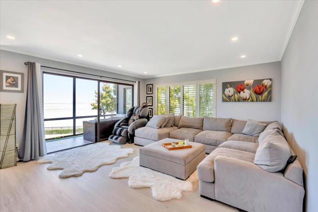 8 admiral, Emeryville CA: https://media.crmls.org/mediaz/5edbca34-45f7-4c69-b8fd-3d94eafc4ee5.jpg
