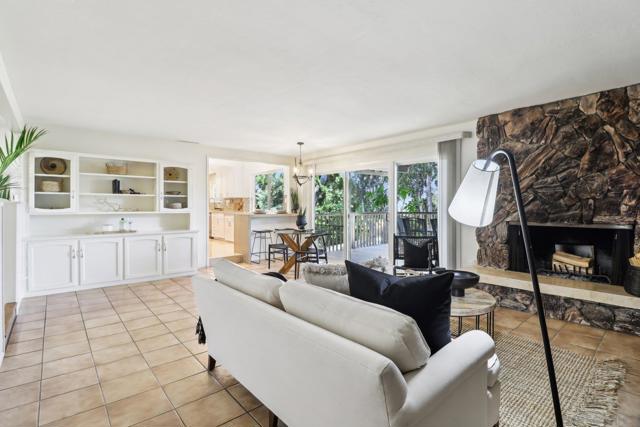 2090 Alta Vista Drive, Vista CA: https://media.crmls.org/mediaz/5edc1ef3-77d3-4872-a48d-25679453e591.jpg
