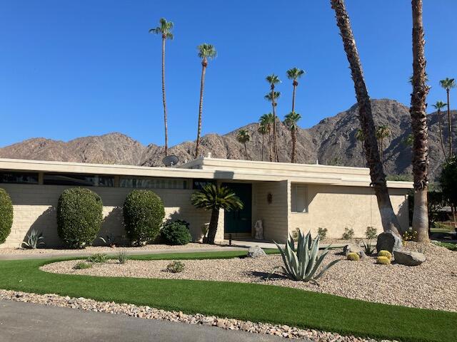 76795 Lark Drive, Indian Wells CA: https://media.crmls.org/mediaz/5edc2c4a-b098-49c8-aa45-557f12d267c2.jpg