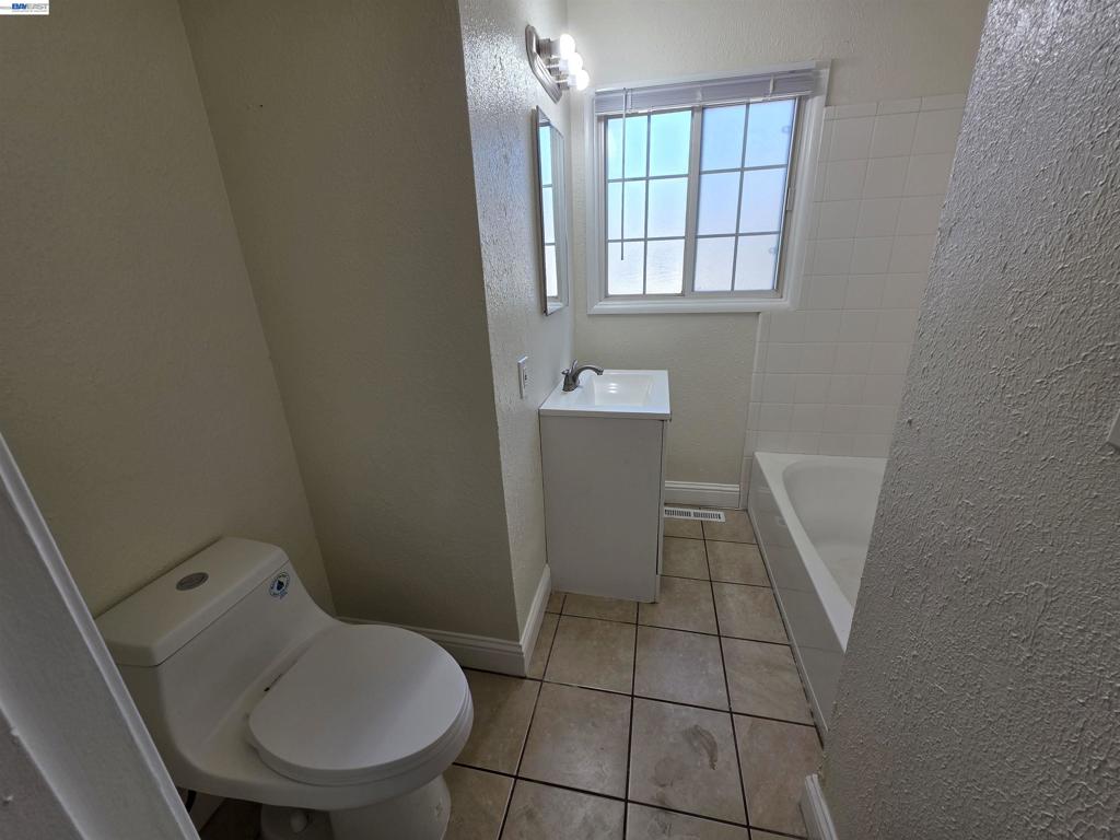https://media.crmls.org/mediaz/5edc5a88-9dde-49f2-b630-29345943e149.jpg?preset=X-Large