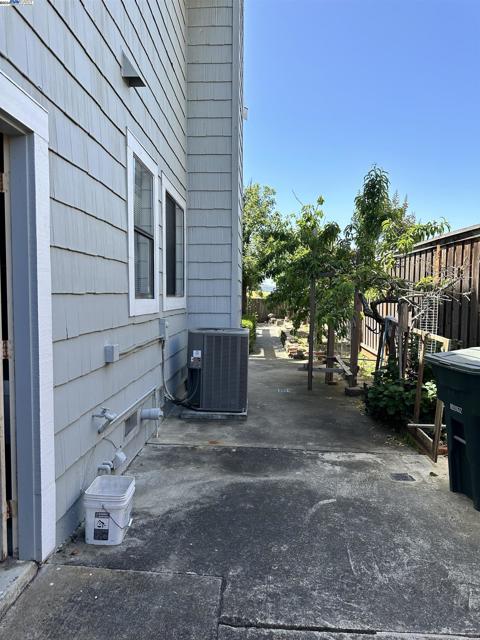 Image 15 of 38 For 293 Saybrook Way