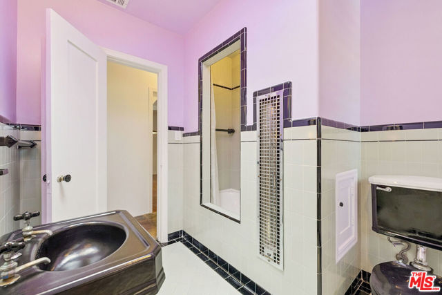 11819 Juniette Street, Culver City CA: https://media.crmls.org/mediaz/5edd3a5d-bdd8-4e95-92c9-02f8528dc7ae.jpg