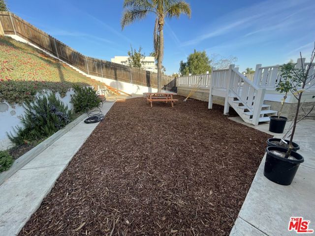 84 N Palm Street, Ventura CA: https://media.crmls.org/mediaz/5edd642e-dbf5-46a3-b03d-59d0b7452185.jpg