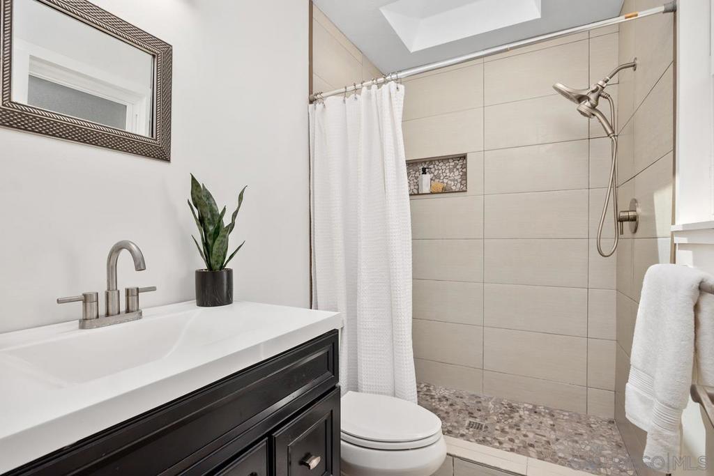 1570 Avenida De Los Lirios - photo 11