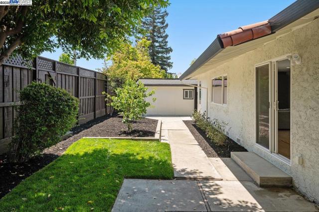 2662 Tuliptree Ln, Santa Clara CA: https://media.crmls.org/mediaz/5edde733-f731-4ce3-98ca-53d18e38dccd.jpg