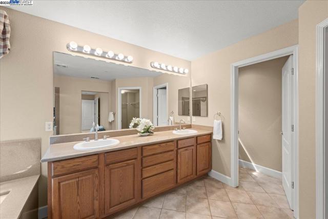 107 Limestone Cmn, Livermore CA: https://media.crmls.org/mediaz/5ede6d90-2a99-416c-ac4c-c791028842b7.jpg