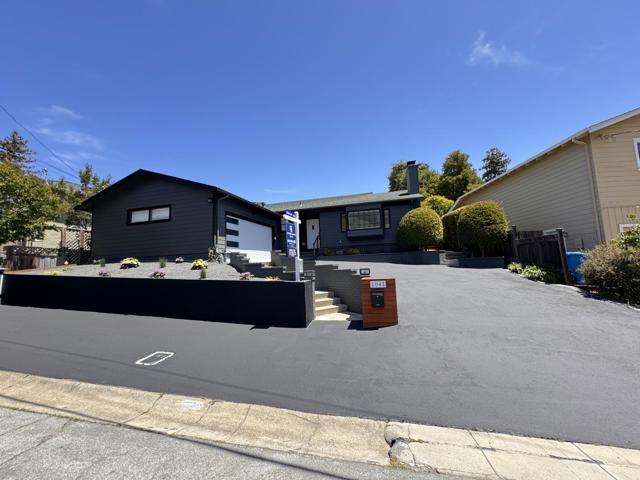 1641 Molitor Road, Belmont CA: https://media.crmls.org/mediaz/5edeac8f-9396-4c0f-861d-936241729008.jpg