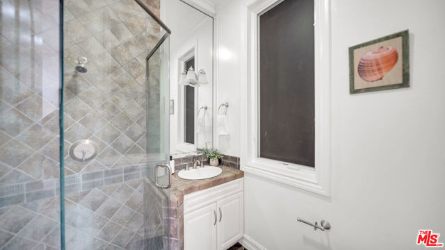 1447 San Ysidro Drive, Beverly Hills CA: https://media.crmls.org/mediaz/5edeaee4-5301-4942-a2cb-976ab17056b1.jpg