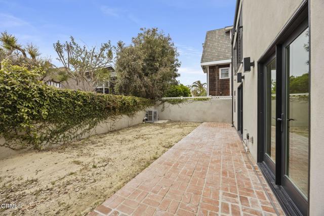 1194 Kingston Lane, Ventura CA: https://media.crmls.org/mediaz/5edec73e-5e4d-4263-abb4-a9c54ed3418a.jpg