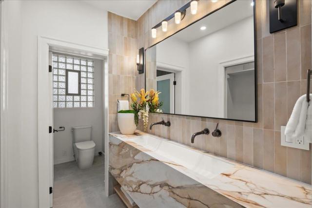 2865 Jackson Street, San Francisco CA: https://media.crmls.org/mediaz/5edef1ce-8649-4a58-bce5-ac9dfb51c374.jpg