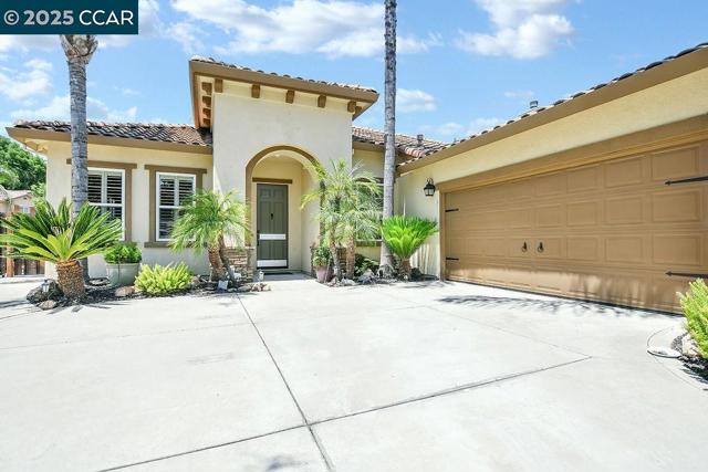 513 Mendota St, Brentwood CA: https://media.crmls.org/mediaz/5edf60d7-d217-4247-b3bc-1e87c9bd2545.jpg