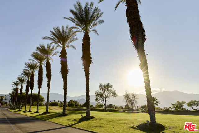 10 Wimbledon Circle, Rancho Mirage, CA 92270