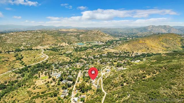 22318 Casa De Carol, Ramona CA: https://media.crmls.org/mediaz/5edf7118-0760-408e-83c0-5be8795e1a03.jpg