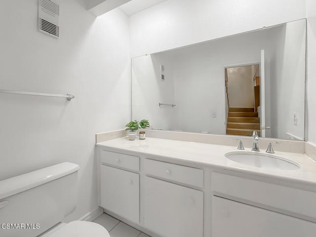 5404 Quakertown Avenue, Woodland Hills CA: https://media.crmls.org/mediaz/5edfb243-cac8-497d-9034-5af90ec7973f.jpg