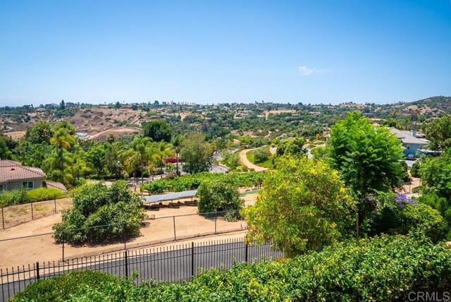 14106 Summit Crest, Escondido CA: https://media.crmls.org/mediaz/5edff723-2a47-478e-9bc6-7134ef8b9879.jpg