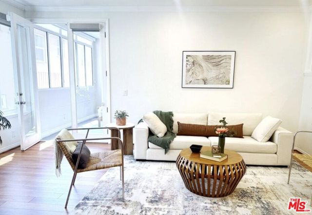 14271 Dickens Street, Sherman Oaks CA: https://media.crmls.org/mediaz/5ee09973-e8ae-4675-8cd4-d9d64b9db482.jpg