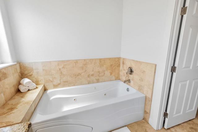 221 Creekside Village Drive, Los Gatos CA: https://media.crmls.org/mediaz/5ee0acb4-3051-408d-b687-93fcac19e45a.jpg