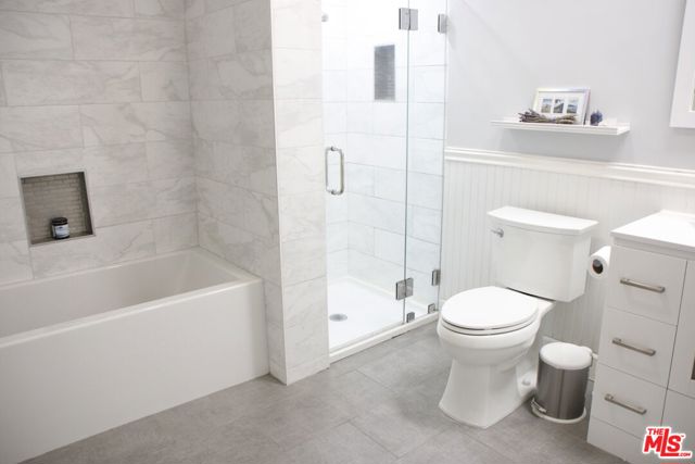 10240 Camarillo Street, Toluca Lake CA: https://media.crmls.org/mediaz/5ee18e99-707f-4aa7-ba3d-39bc3d05f06a.jpg