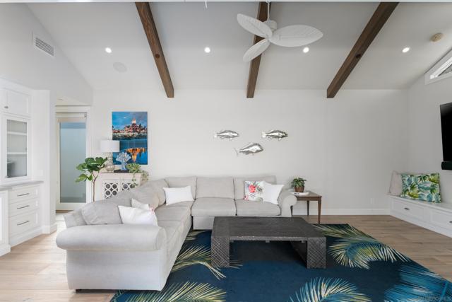 1040 Pine St, Coronado CA: https://media.crmls.org/mediaz/5ee19496-c312-4e82-b4ba-fe05b441a23d.jpg