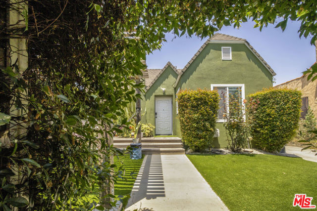 3911 Exposition Boulevard, Los Angeles CA: https://media.crmls.org/mediaz/5ee1a823-864b-4a9c-b142-2bbdd8ccdcef.jpg