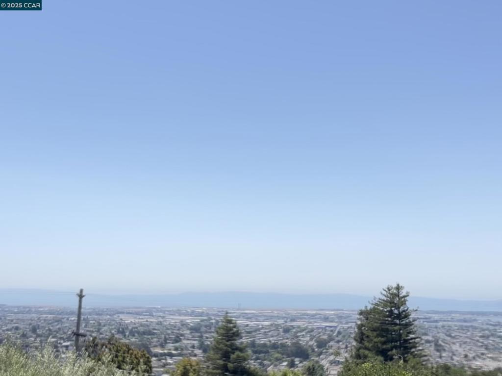 https://media.crmls.org/mediaz/5ee1d5f9-eee9-4046-a7b0-e16df26329f0.jpg?preset=X-Large