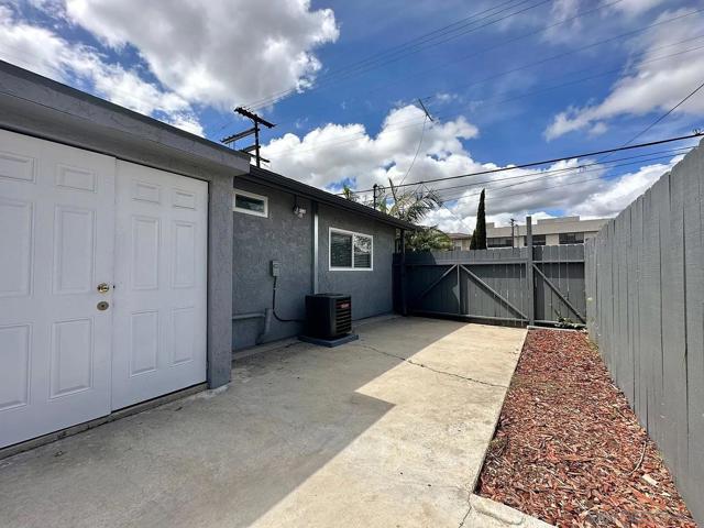4875 77 Normandie, La Mesa CA: https://media.crmls.org/mediaz/5ee206c0-e848-4c9c-aed7-1157a2cda136.jpg