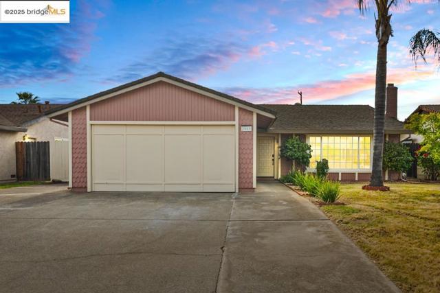 2968 Calle Del Sol Way, Rancho Cordova CA: https://media.crmls.org/mediaz/5ee22207-fdf1-450e-bda2-9b157bc2edd6.jpg