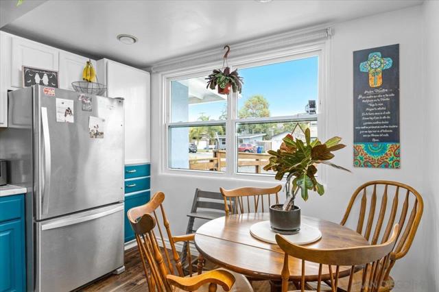 6212 Streamview Dr, San Diego CA: https://media.crmls.org/mediaz/5ee2849a-51e9-46c1-b85d-f9c36f891a6d.jpg