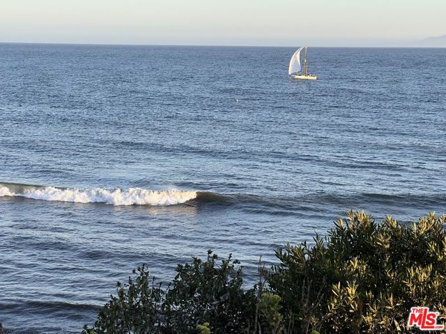 1312 Shoreline Drive, Santa Barbara CA: https://media.crmls.org/mediaz/5ee2abcb-3b41-4dc0-bad9-dfc89d95a570.jpg
