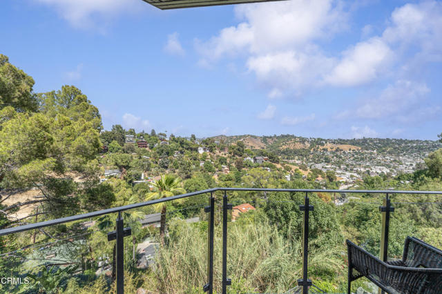 453 Frontenac Avenue, Los Angeles CA: https://media.crmls.org/mediaz/5ee36d71-29c0-432a-8b8d-8b1d5b298e94.jpg