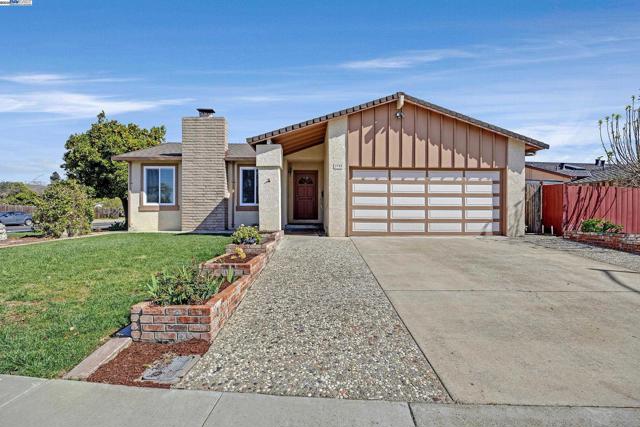 2702 Chinook Ct, Union City CA: https://media.crmls.org/mediaz/5ee37233-b207-43f3-ad71-f61ccb0faaec.jpg