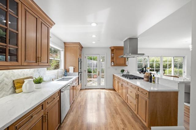 1050 Connecticut Drive, Redwood City CA: https://media.crmls.org/mediaz/5ee45c2c-0f4d-49f8-bf18-8f7eddf91892.jpg