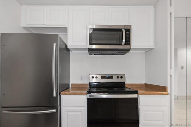 6455 La Jolla Blvd, La Jolla CA: https://media.crmls.org/mediaz/5ee4c283-c286-49ed-acda-21ad32ce41d7.jpg