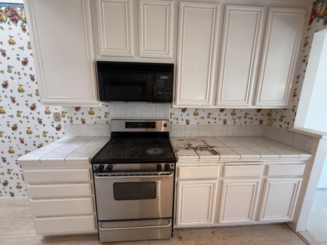 7551 Rainswept Ln, San Diego CA: https://media.crmls.org/mediaz/5ee523ca-e309-47dd-bc4e-a08a5e4296bb.jpg