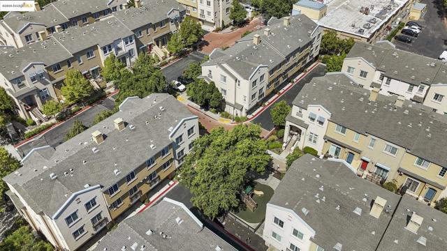 8892 Bellina Commons, Dublin CA: https://media.crmls.org/mediaz/5ee53403-ba43-4c11-9f6d-8c9580d7d0b8.jpg