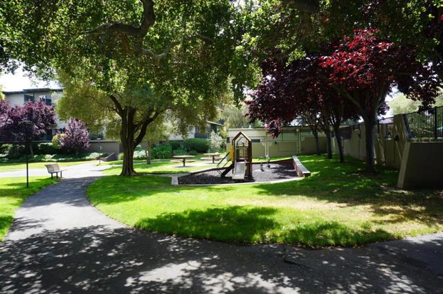 974 Peninsula Avenue, San Mateo CA: https://media.crmls.org/mediaz/5ee580bf-9555-4689-851c-30943dbd0f20.jpg