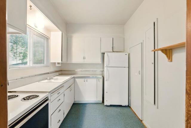 46 Hilltop Drive, San Carlos CA: https://media.crmls.org/mediaz/5ee585e7-e489-45d4-a24c-04f02d8add3a.jpg