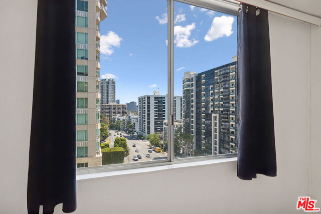 10747 Wilshire Boulevard, Los Angeles CA: https://media.crmls.org/mediaz/5ee5955c-877a-448d-a933-0467b285afae.jpg