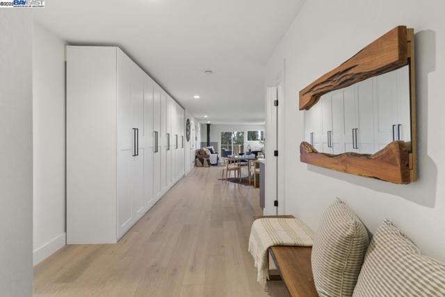 10336 Greenview Dr, Oakland CA: https://media.crmls.org/mediaz/5ee608e8-7273-4e13-b5f7-211dbf98d1f0.jpg