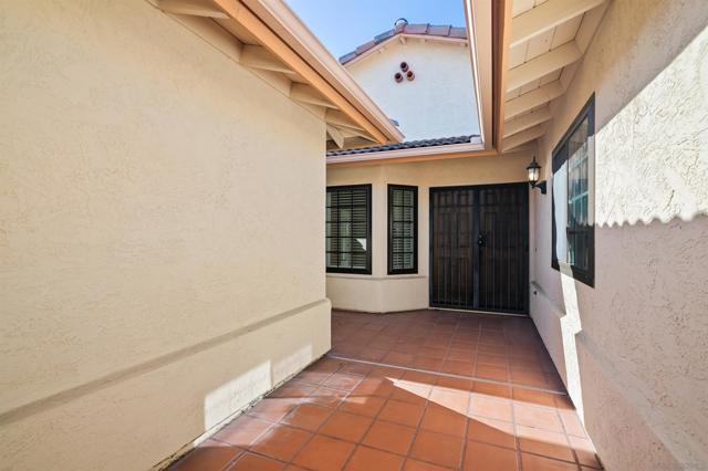 18113 Calle Estepona, San Diego CA: https://media.crmls.org/mediaz/5ee68278-2f76-4cee-9a44-b15a6bd309f6.jpg