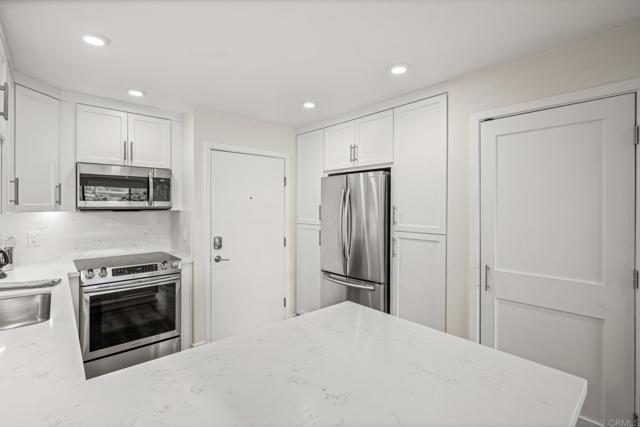 Detail Gallery Image 10 of 52 For 1552 Camino Del Mar #401,  Del Mar,  CA 92014 - 1 Beds | 2 Baths