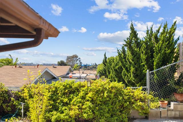 3560 Santa Maria Street, Oceanside CA: https://media.crmls.org/mediaz/5ee750cd-4053-4f64-8d04-a36129422445.jpg