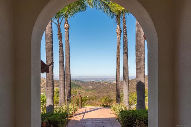 30343 Calle La Reina, Bonsall CA: https://media.crmls.org/mediaz/5ee75677-b46b-43f1-a6a2-cc85a37e9bf7.jpg