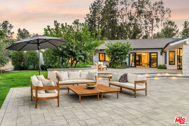 24884 Jim Bridger Road, Hidden Hills CA: https://media.crmls.org/mediaz/5ee7c9f8-a3a8-42a8-a298-5c67c377c672.jpg