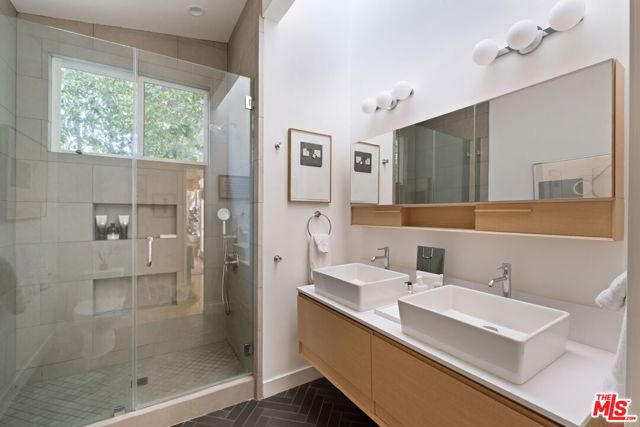 3366 Mandeville Canyon Road, Los Angeles CA: https://media.crmls.org/mediaz/5ee81db7-139c-48ae-8acd-30e4c10f0d82.jpg