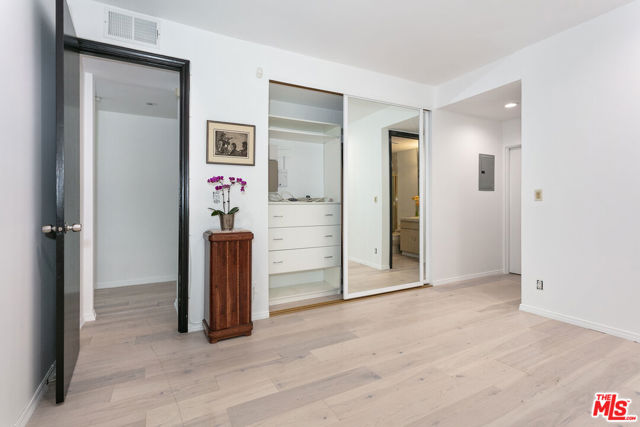 9033 Vista Grande Street, West Hollywood CA: https://media.crmls.org/mediaz/5ee86f5f-ebb8-4325-aa69-cb5700467f85.jpg