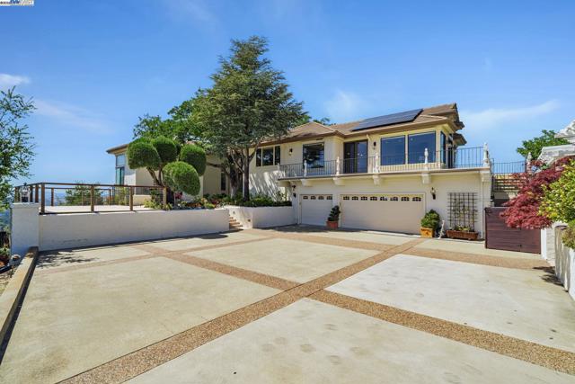 530 Oakshire Pl, Alamo CA: https://media.crmls.org/mediaz/5ee88005-5f22-43a4-848e-a699e13341df.jpg